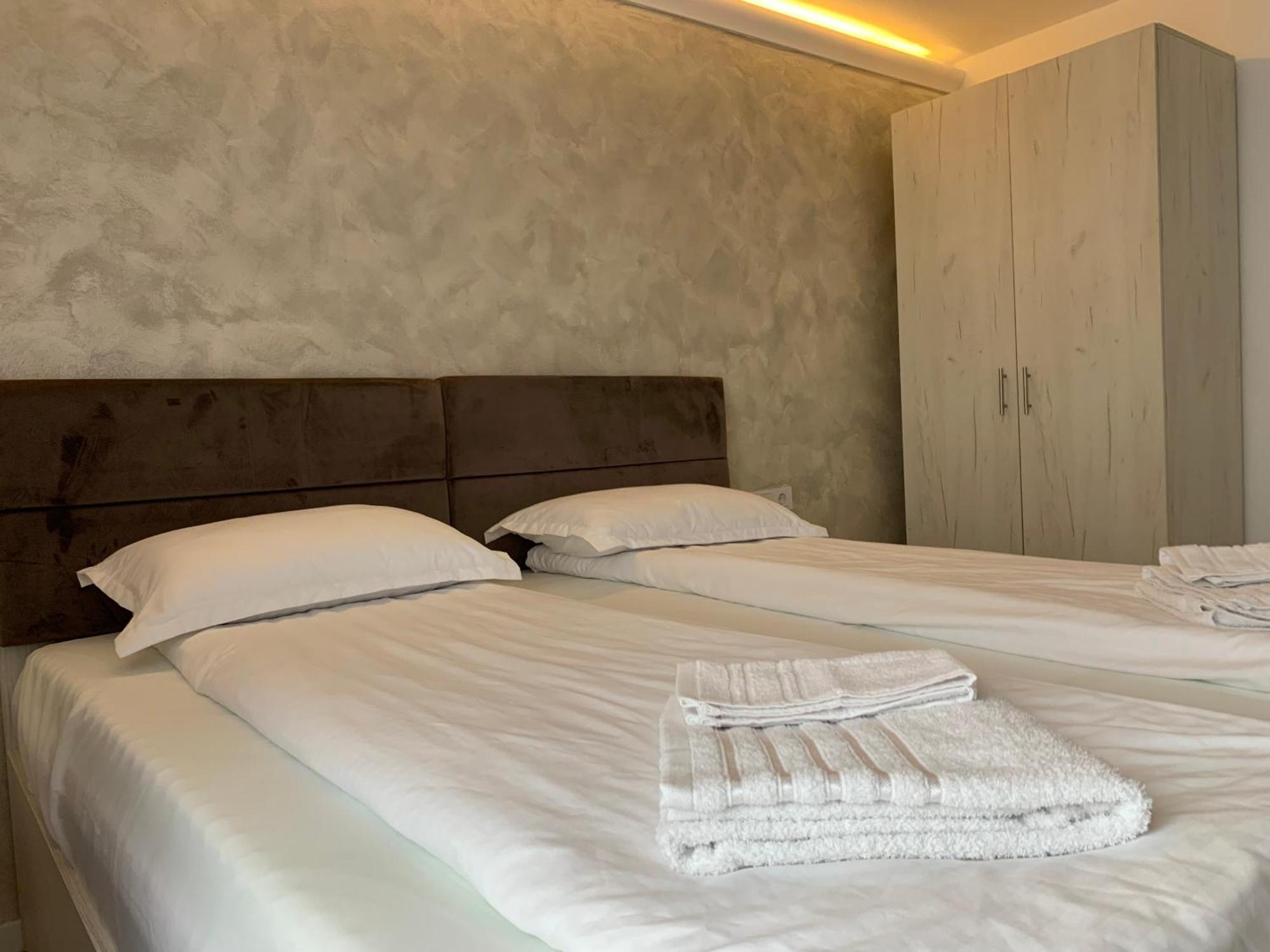 Wonderland Apartment Bistrita  Bagian luar foto